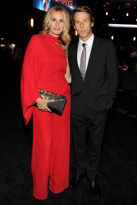 Всегда превосходна: Джулия Робертс на Creative Arts Emmy Awards 2014
