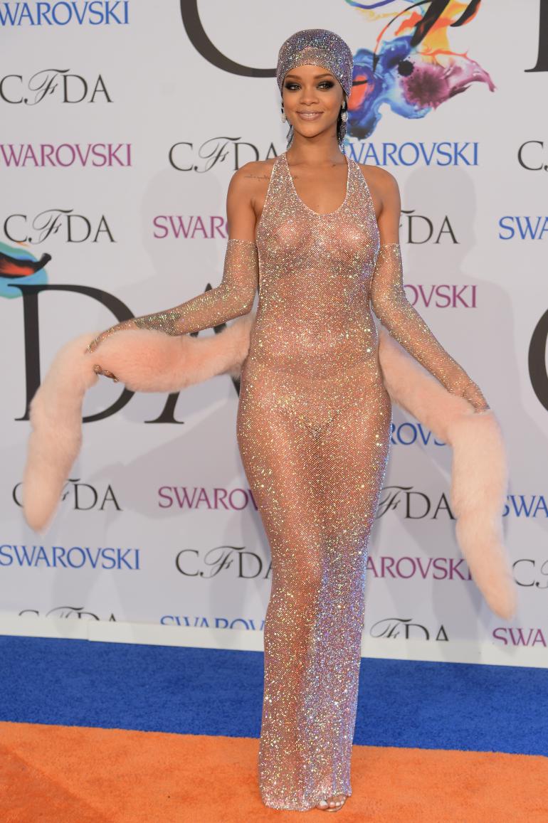 Рианна шокировала всех на церемонии CFDA Fashion Awards 2014